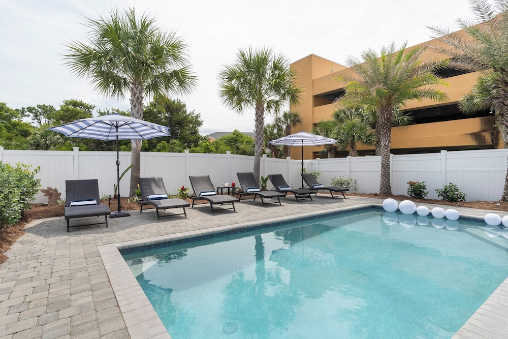 Pool, Patio & Outdoor Dining + Walk to Shore, Pier Park Sanctuary on Sands