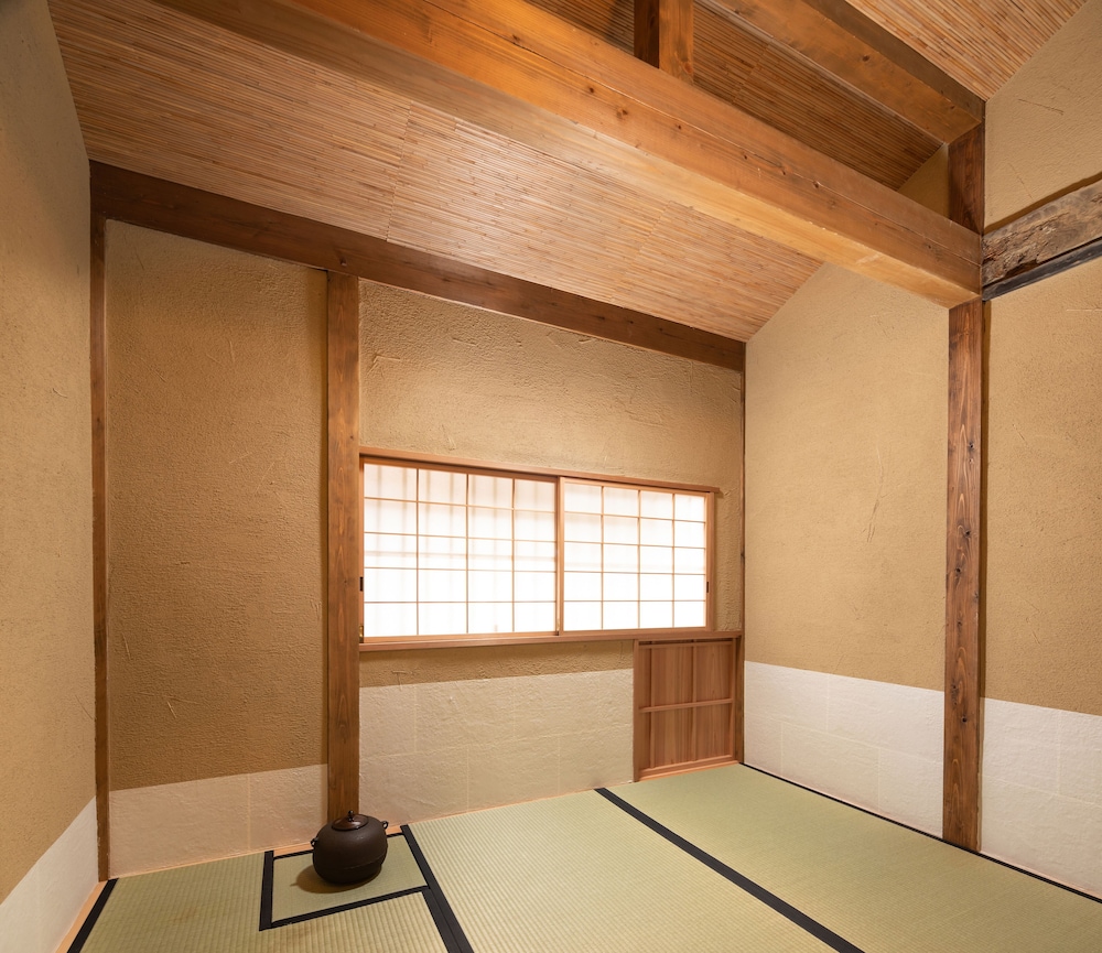 Kanade Matsubaragokomachi Momijitei view 3
