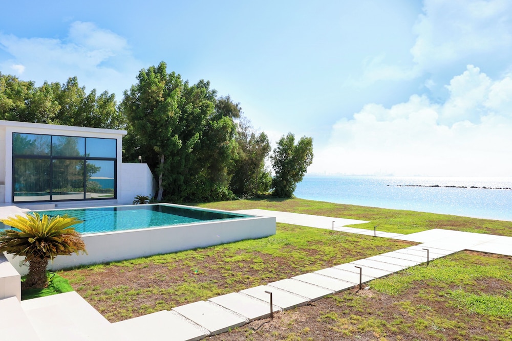 Royal Retreat Villa at Nurai Island