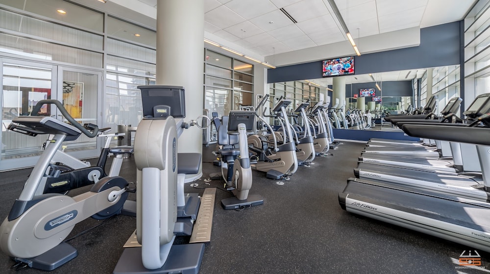 Brand-new 3BR City Views Prime West Loop Spot