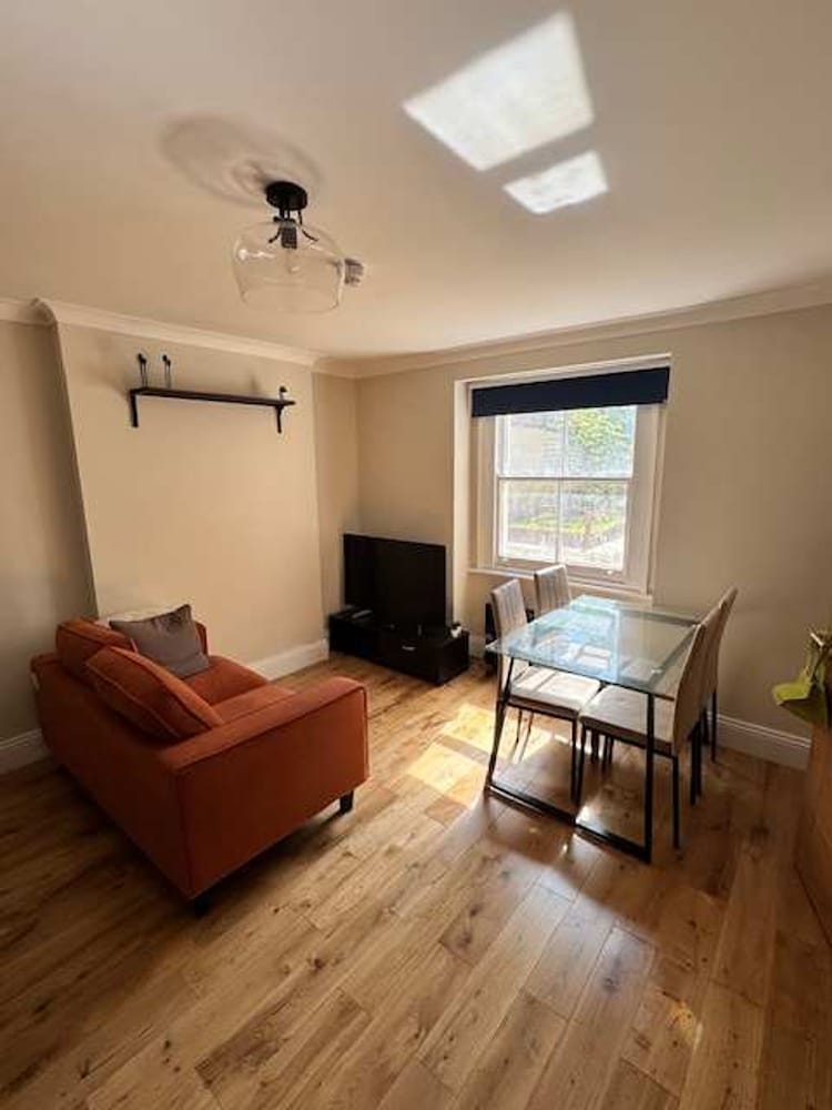 Charming Notting Hill Basement Flat With Garden