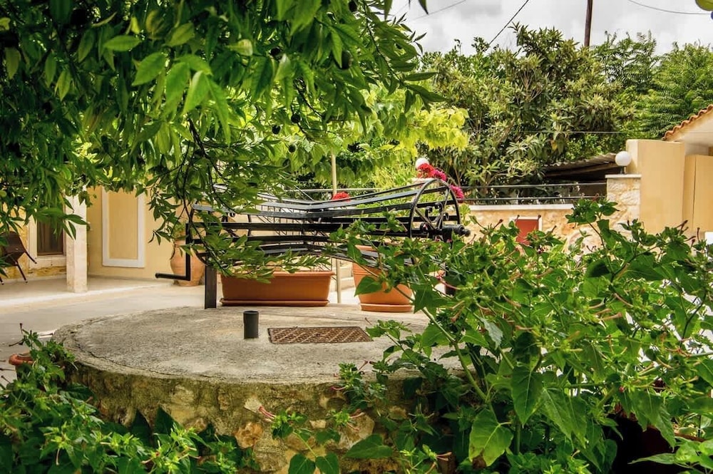 Sklavaki Traditional Villa - Private Pool Views