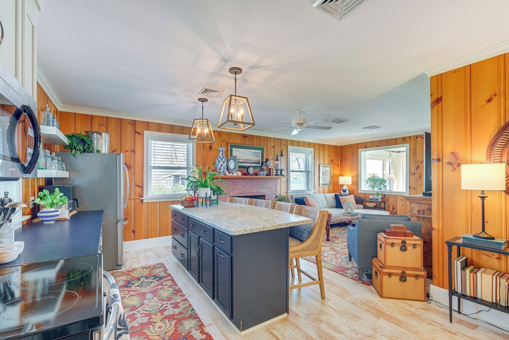 Hot Tub & Dock: Riverfront Cottage in Deltaville
