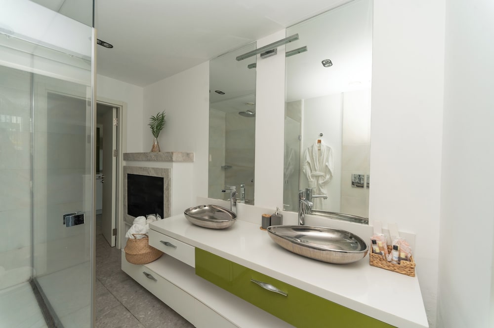Marinhill High Luxury Property