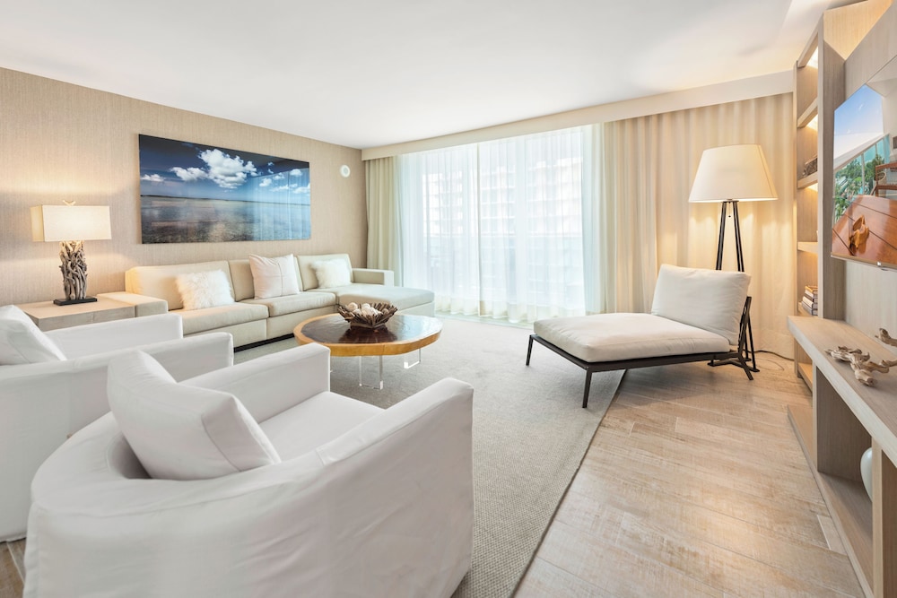 1 Hotel & Homes Private Luxury Suites
