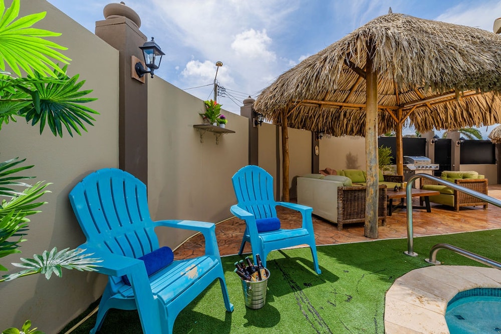 Urban 5BR Private Pool Getaway 10 Min- Bch