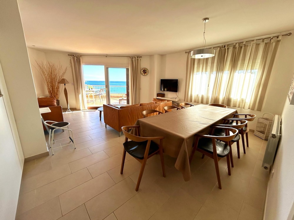 Charming Apartment in La Fosca Beach