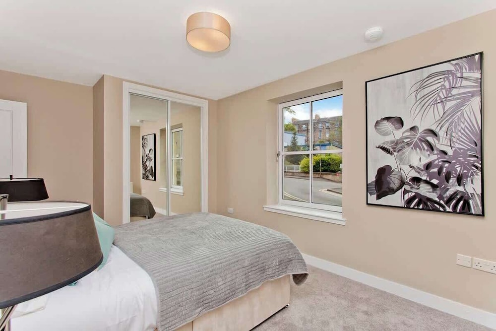 3 Huntingdon Place