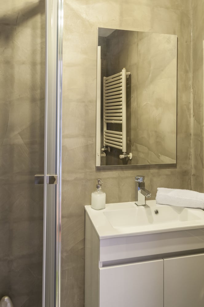 Contemporary by Apartments Alfama