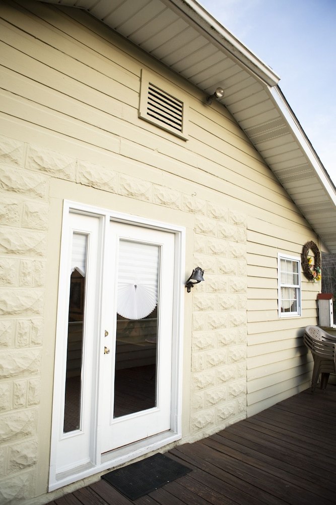 The Chimney Rock Inn & Cottages