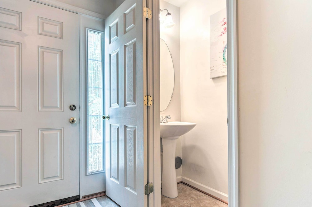 Elkridge Townhome  15 Mi to Dtwn Baltimore! - Property Image 5
