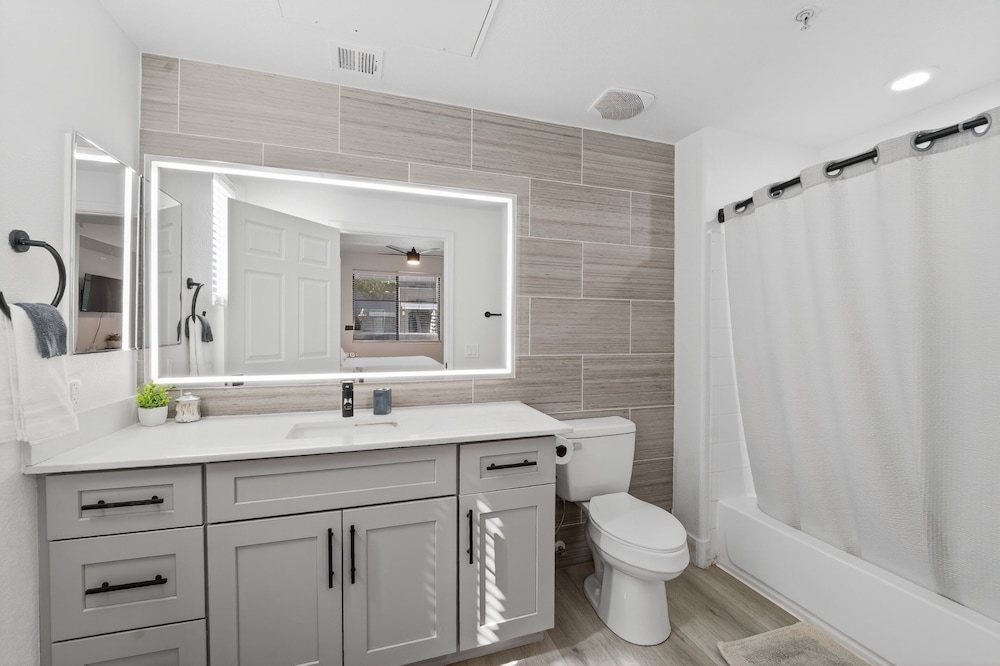Chic 1br At Westgate Pool, Gym & Stadium Fun 1 Bedroom Apts