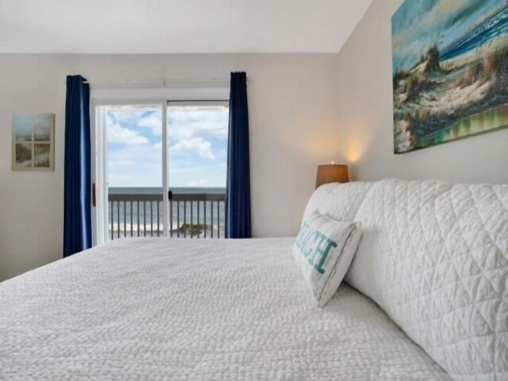 Sandy Toes - Unbeatable Location Within Biking Distance To Dining, Shops, And Entertainment! 2 Bedroom Condo by Redawning view 5