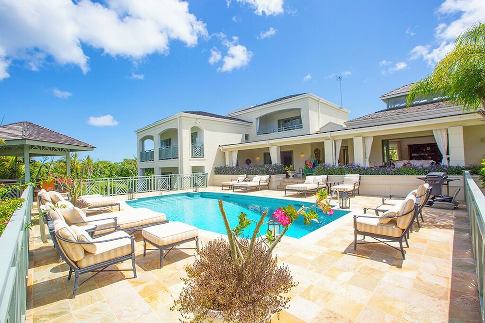 'sweet Dream' Villa w/ Private Pool in Sugar Hill!