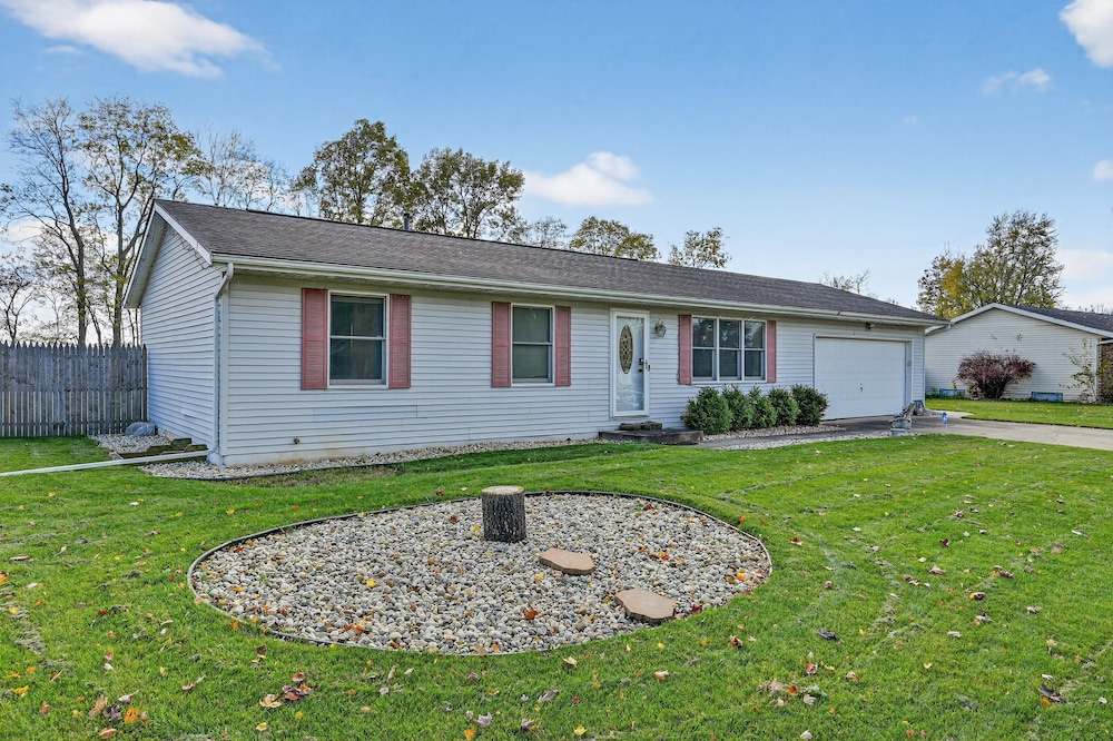 Cozy Retreat With Hot Tub In Peaceful Goshen 4 Bedroom Home