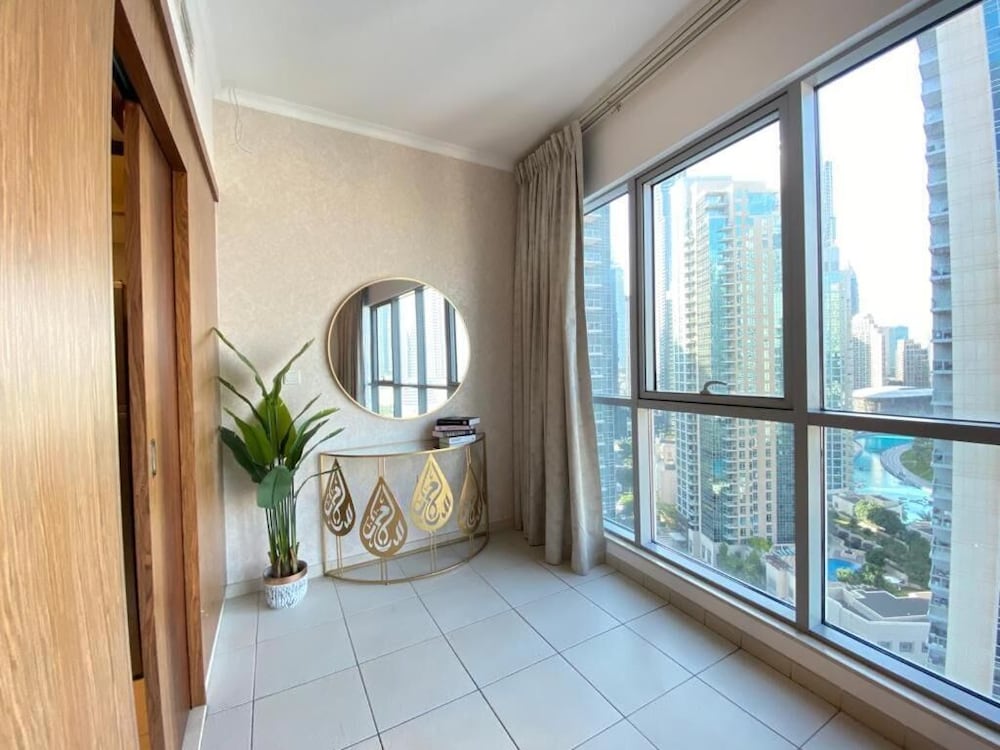 Durrani Homes - The Residences 5BR Besides Dubai Mall with Burjkhalifa and Fountain view
