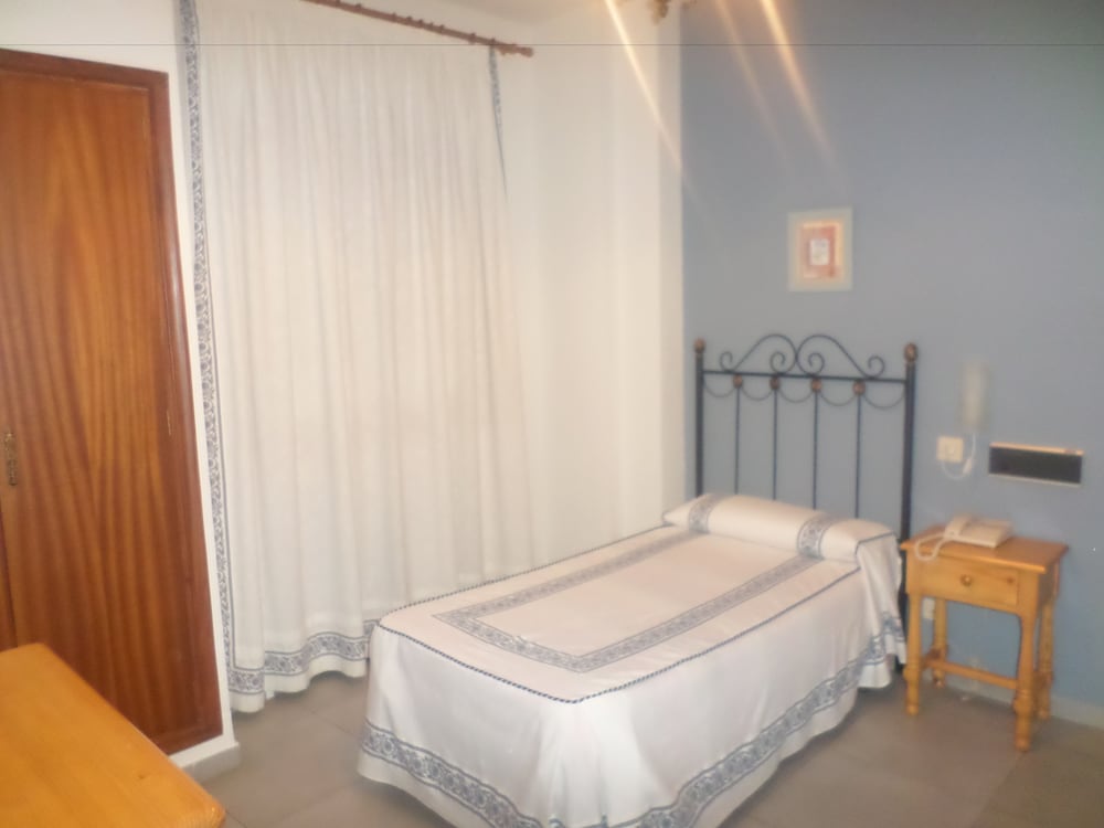 Hostal Restaurante Lujuan - Property Image 8