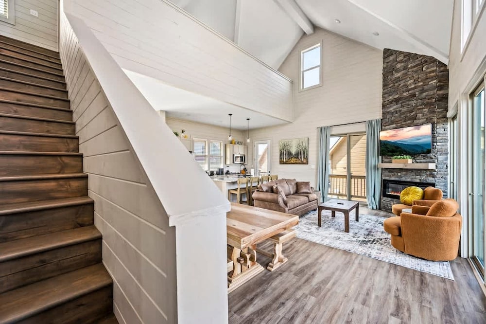 NEW Lake Cabin Sleeps 14 Indoor Pool Hot Tub