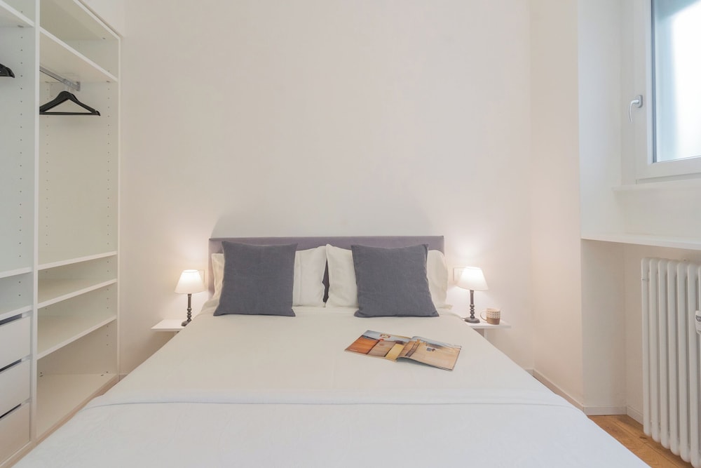 A Step From the Lake Apartment by Rent all Como