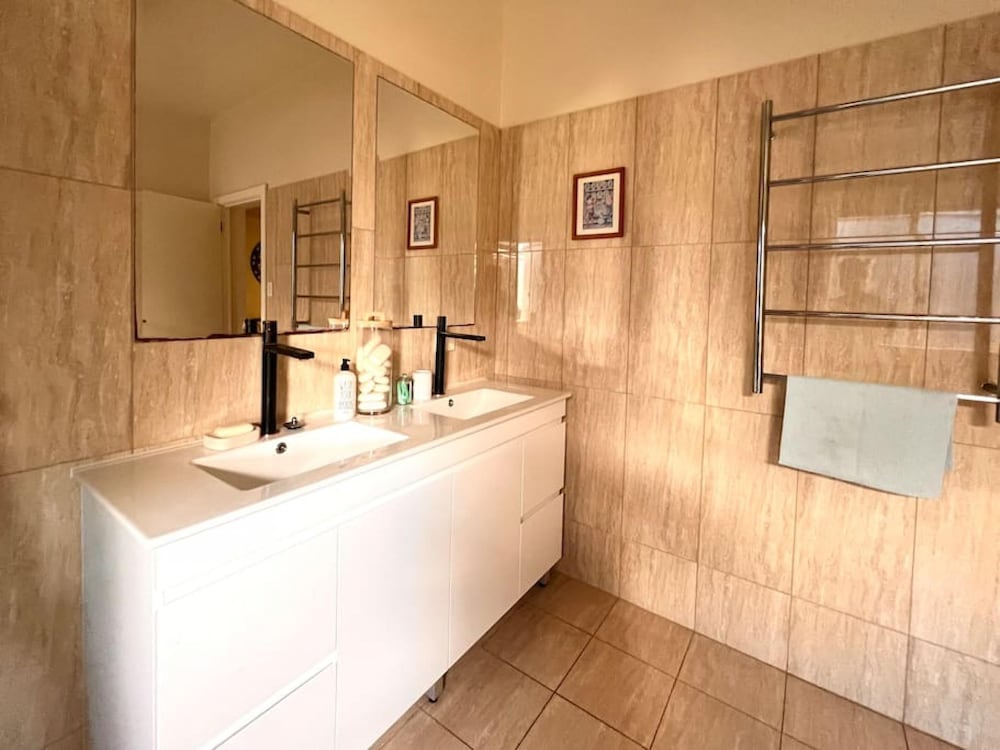 Blue Wren Barn Huge Spa - Country Escape