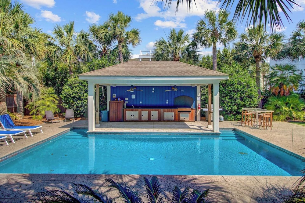 Private Pool, Putting Green & Steps to Isle of Palms Beach Paradise on Palm