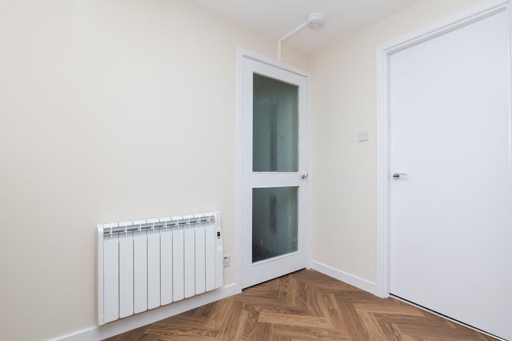 1 Bed-ground Floor-free Parking
