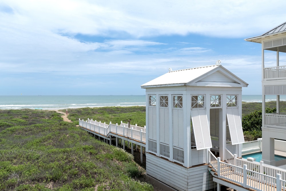 The Scarlett - Private Home At The Shores 3 Bedroom Home