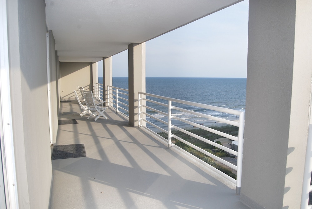 NORTH HAMPTON 1105 3 BEDROOM 3 BATH OCEAN VIEW Condo by RedAwning