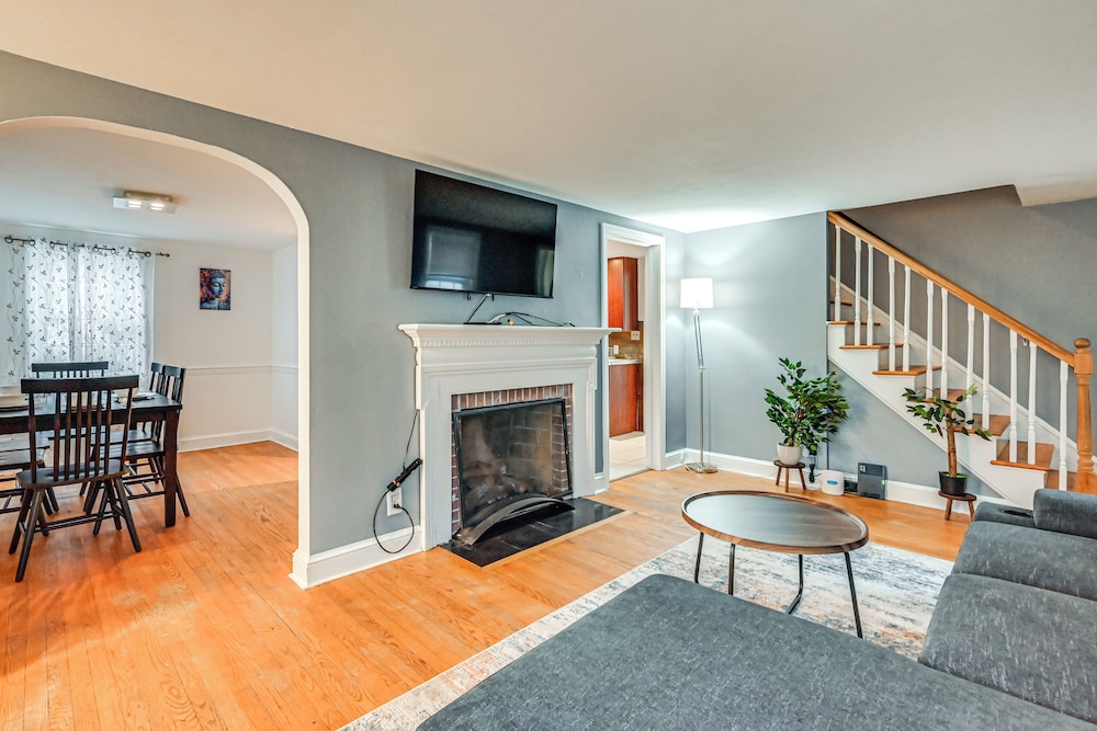 1 Mi to Connecticut River: Home w/ Large Backyard