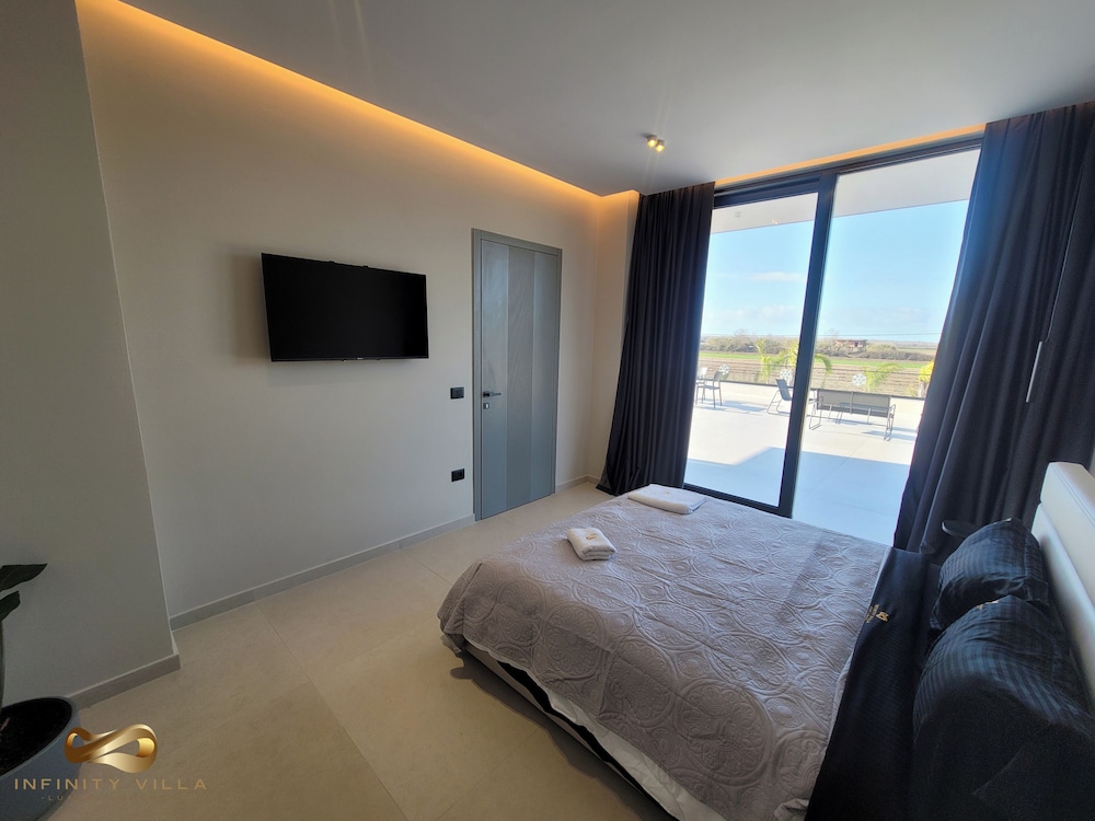 La Mirage Group Villas