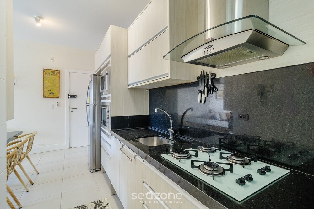 Apt w/ Side sea View, Seaside Condominium Rap0306
