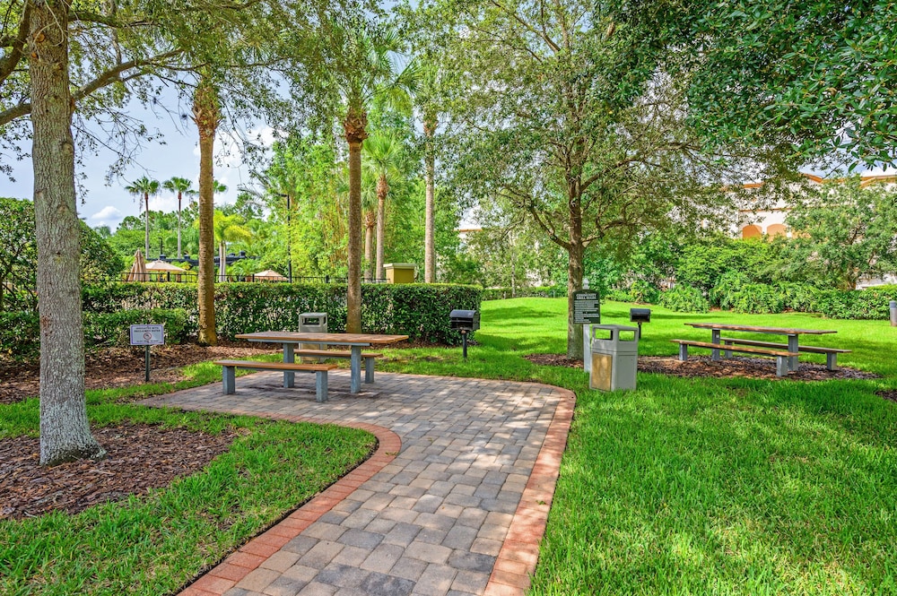 Top Floor Modern Vista Cay Reserve Condo - 5004