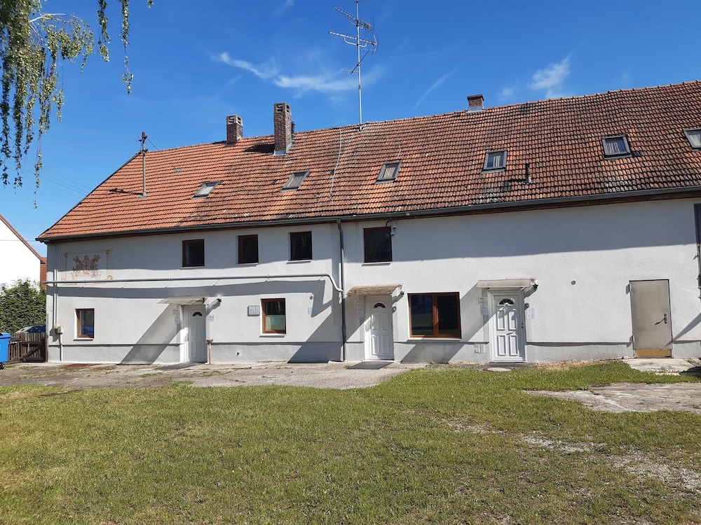 2-Rent Group Hostel Rooms&Apartments EVE168
