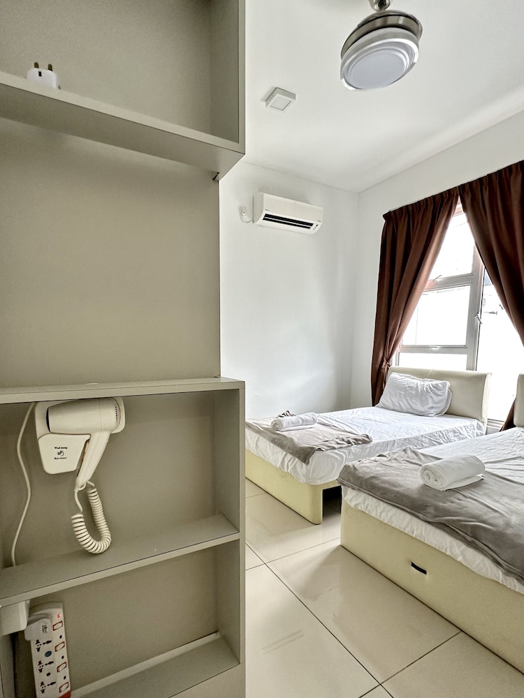 Lux Desaru Villa