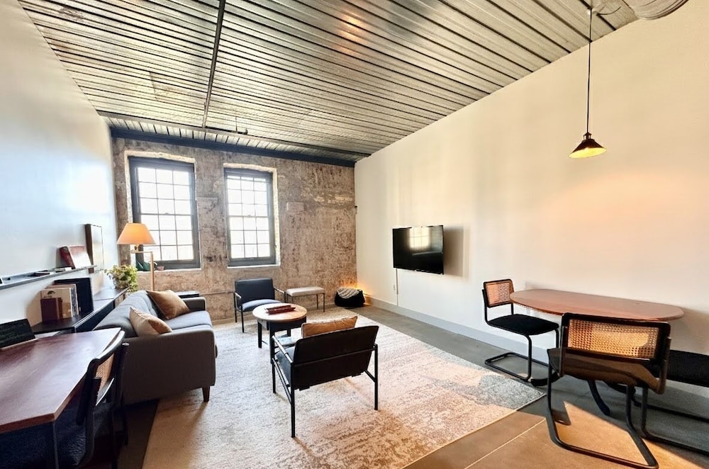 Brewery District Apartment Near Fiserv with Rooftop, Gym, and Parking