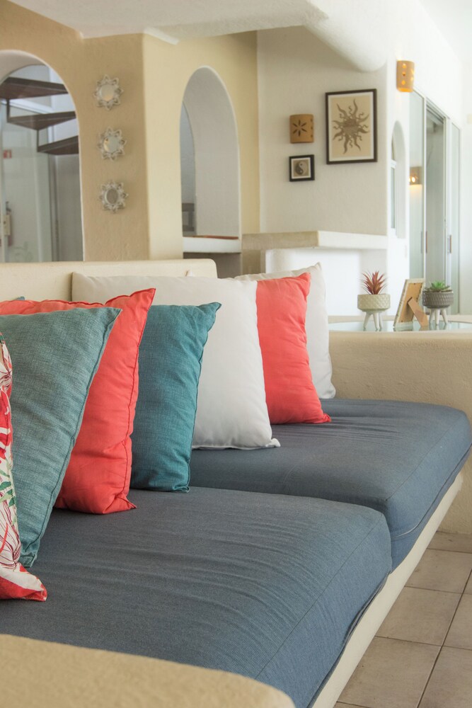 Apt. with Jacuzzi Ixt. Zihuatanejo 3 BR