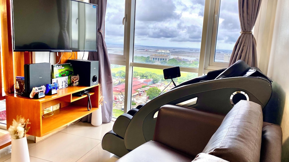 Hotel near Airport Mall of Asia PICC WTC