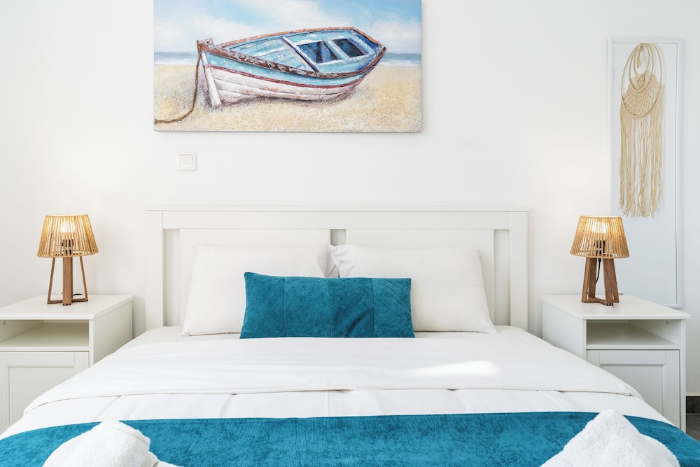 Azoria - Stylish 1-BR Apartment in Kiti