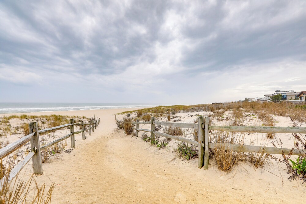 8 Mi Barnegat Lighthouse: Apt w/ Balcony!