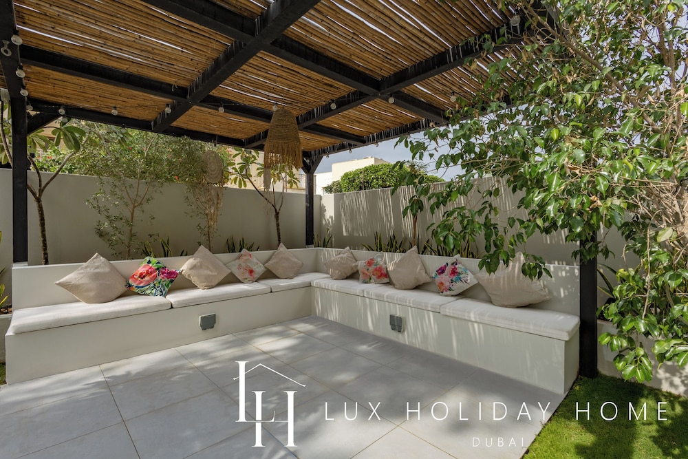 LUX The Serene Springs Villa