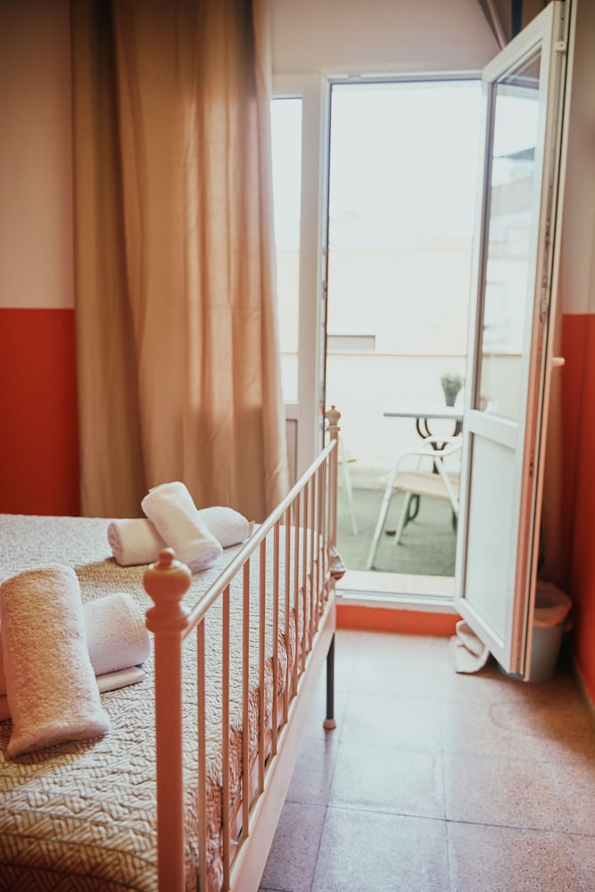LOFT HOSTAL Group 113