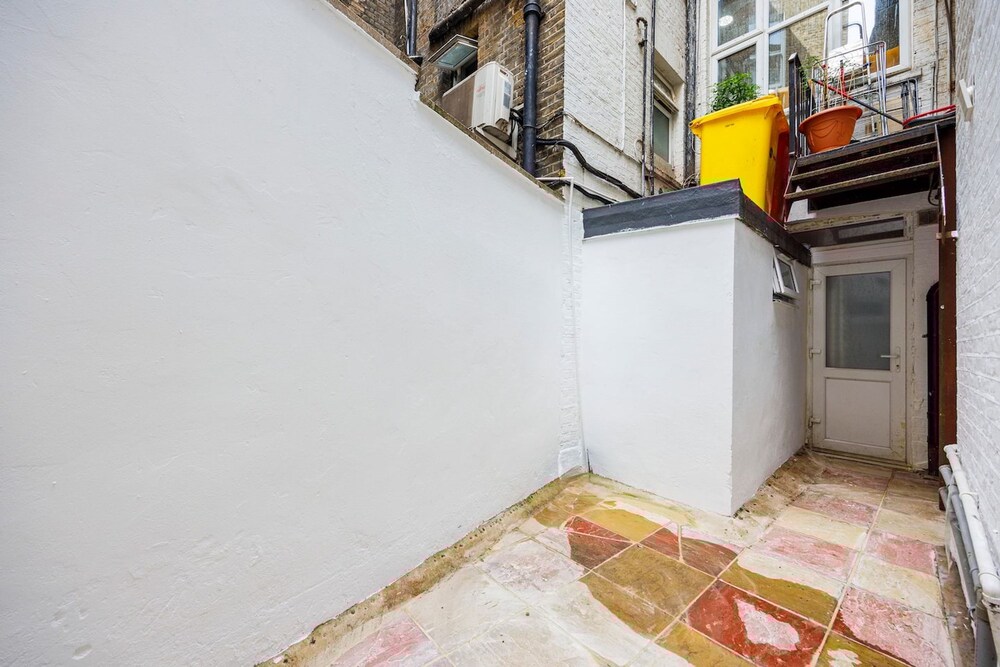 3 Bed 3 Bathroom Flat in Kensington A