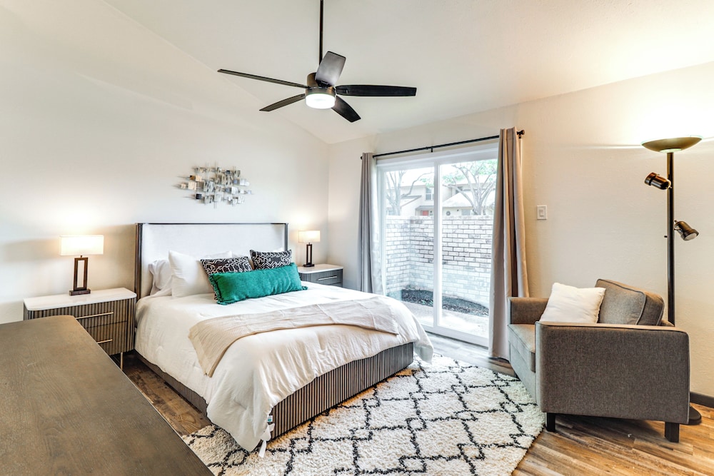 5 Mi to At&t Stadium: Townhome w/ Community Pools!