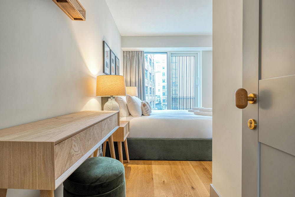 Luxury flats near Big Ben and London Eye