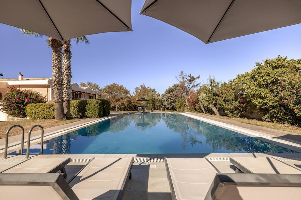 Leone Luxury Villa Giota