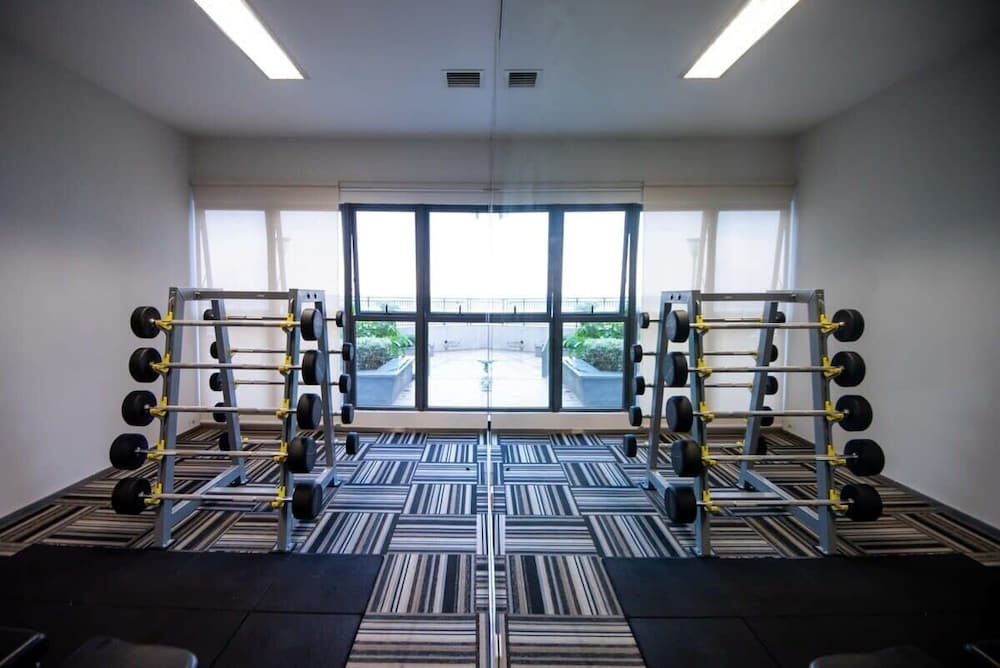 Chic 3BR in Danga Bay With Water Views & Parking
