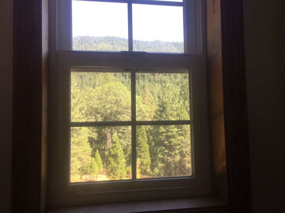 Dunsmuir Lodge