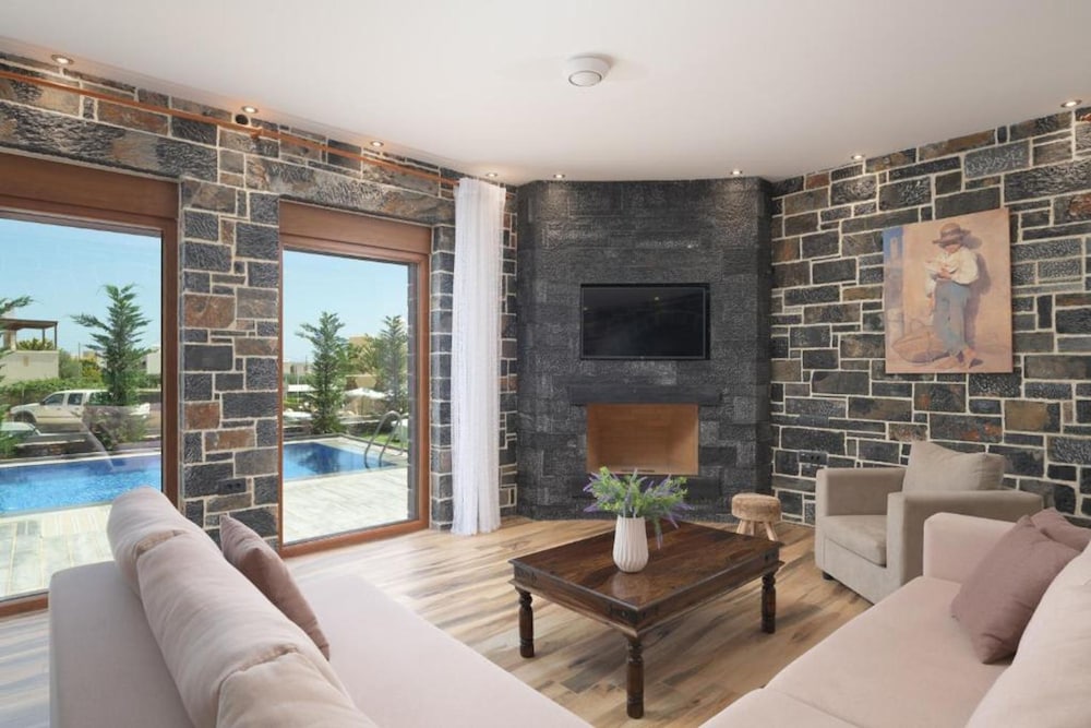 Turtulli Castle Stone Villa 2 - Private Pool Oasis