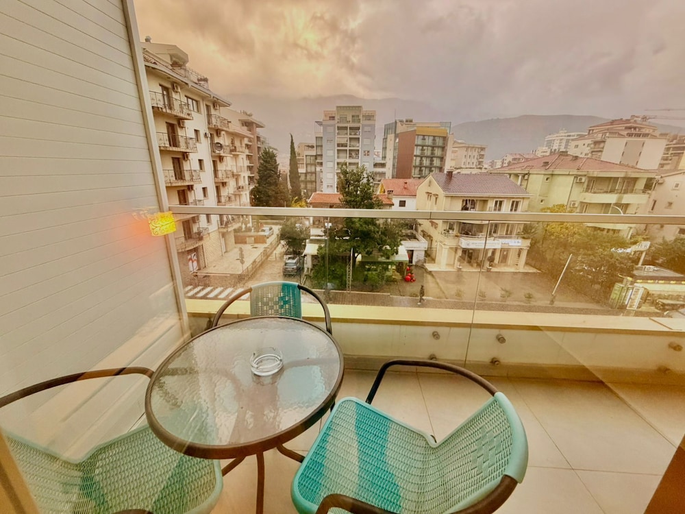 Orange Central Suites
