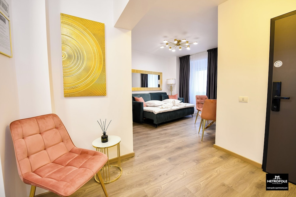 Metropole Apartments Central City